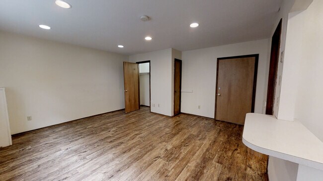 Building Photo - 49 E 14th Ave