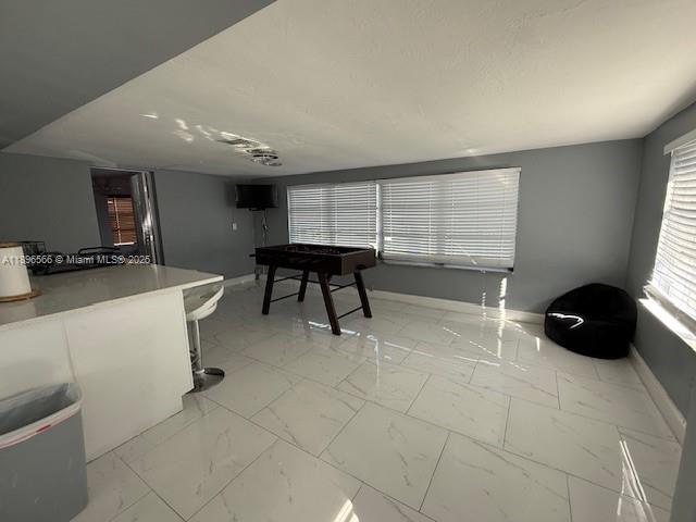 Building Photo - 1553 W River Dr