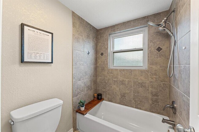 Building Photo - 427 Whitecap Dr