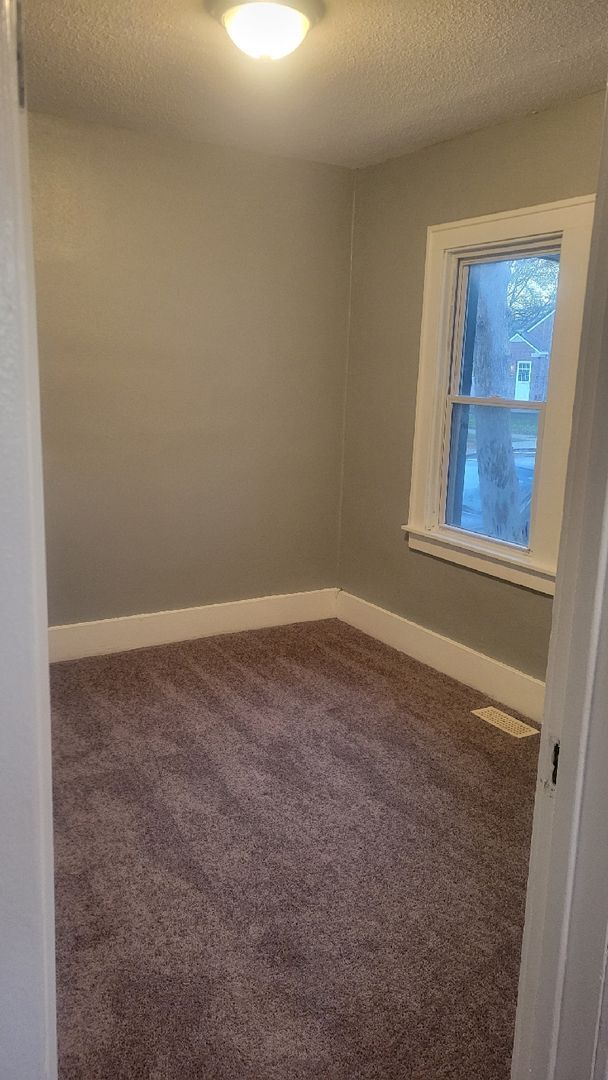 Building Photo - 3 bedroom 1.5 bath bungalow in Warren! $1,...