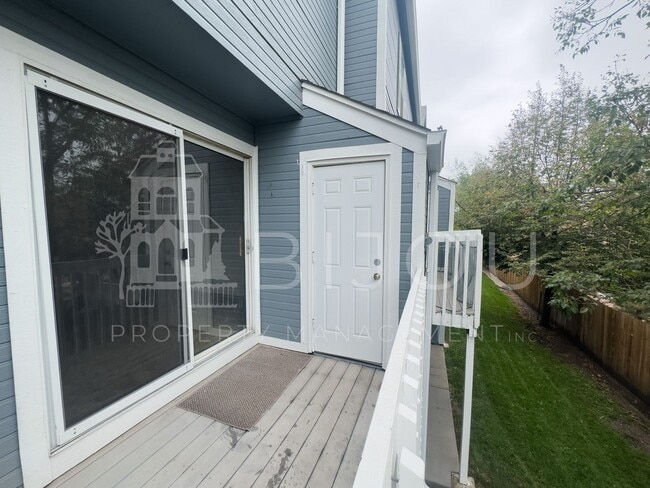 Building Photo - Gold Hill Townhome