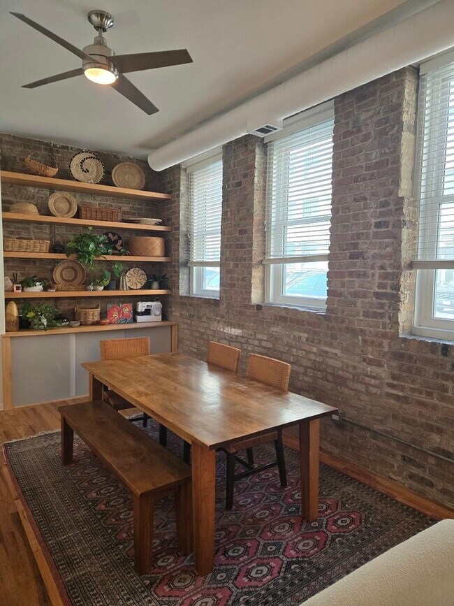 Building Photo - 515 N Noble St