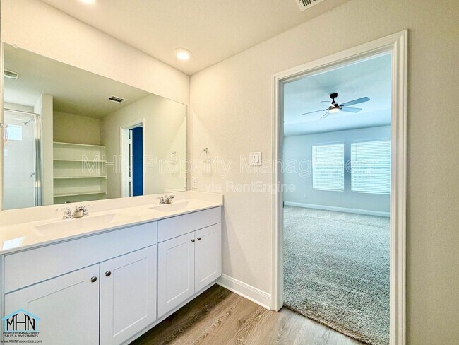 Building Photo - 1405 Redwood Crk