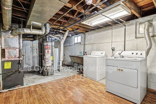 Building Photo - 507 Eastern Ave SE