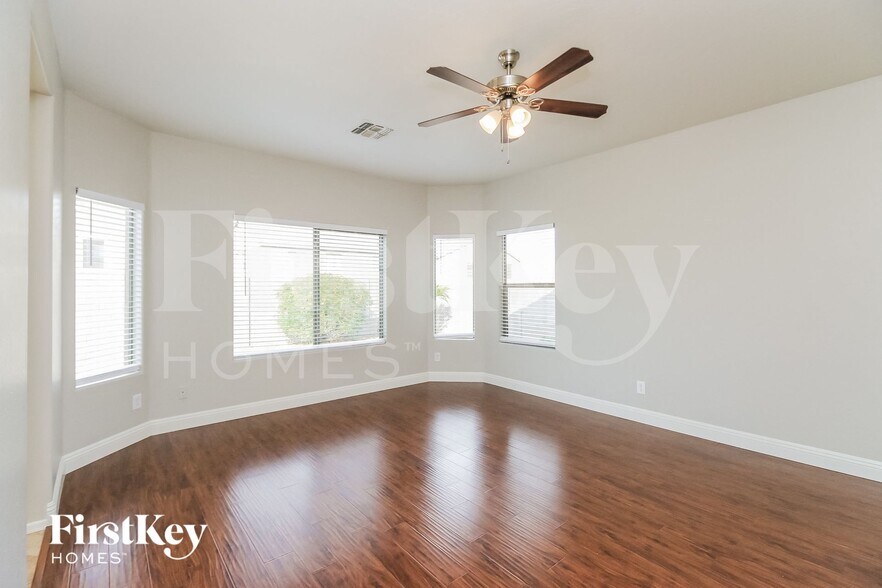 Building Photo - 1252 W Vineyard Plains Dr