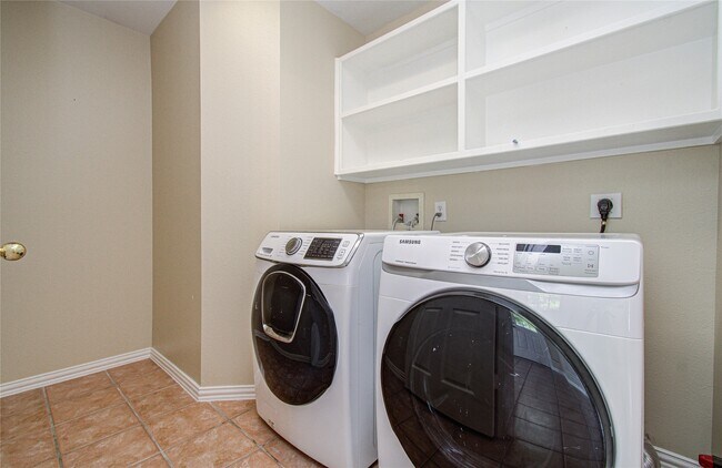 Building Photo - 18223 Heathridge Ln