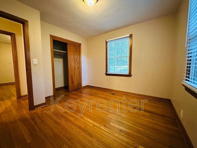 Building Photo - 1614 Shirley Way