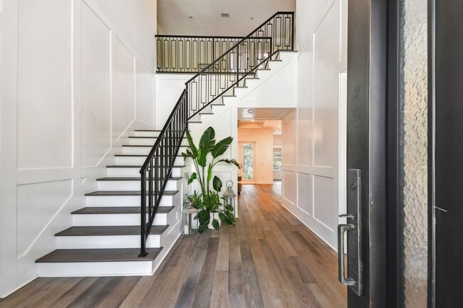 Building Photo - 473 Severn Ave