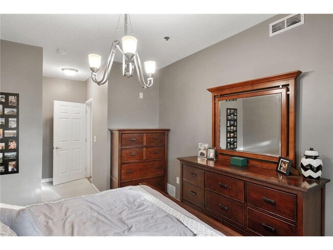 Building Photo - 645 N 1st St