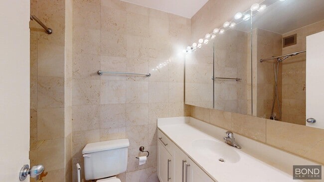 Building Photo - 247 W 87th St