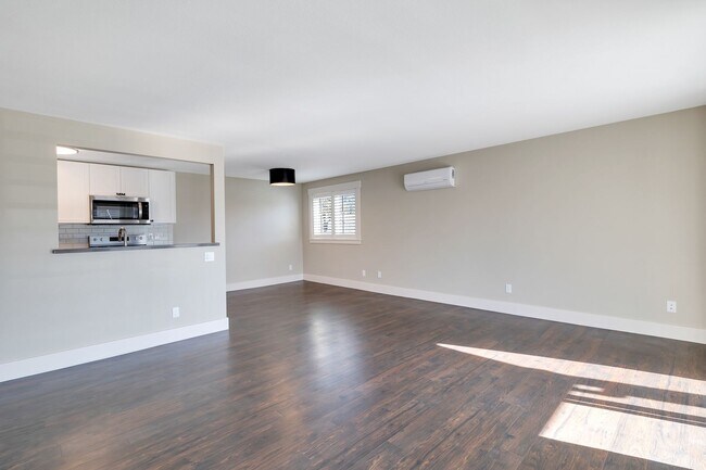 Building Photo - Great 2bd 2ba located in Old Burien