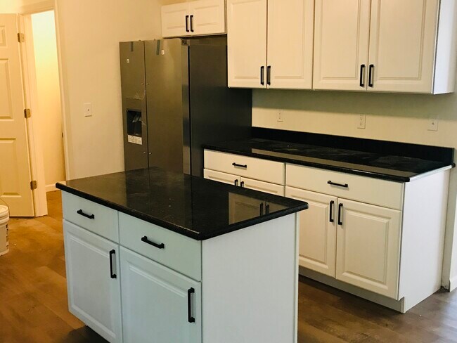 Building Photo - 255 N Governors Blvd