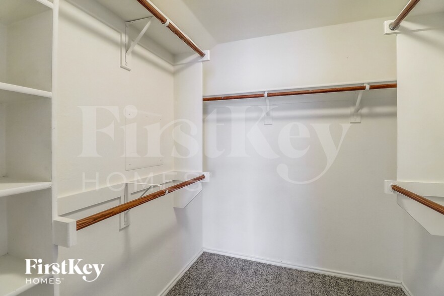 Building Photo - 1405 Silver Maple Ln