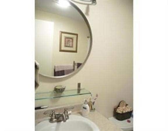 Building Photo - 296 Meridian St