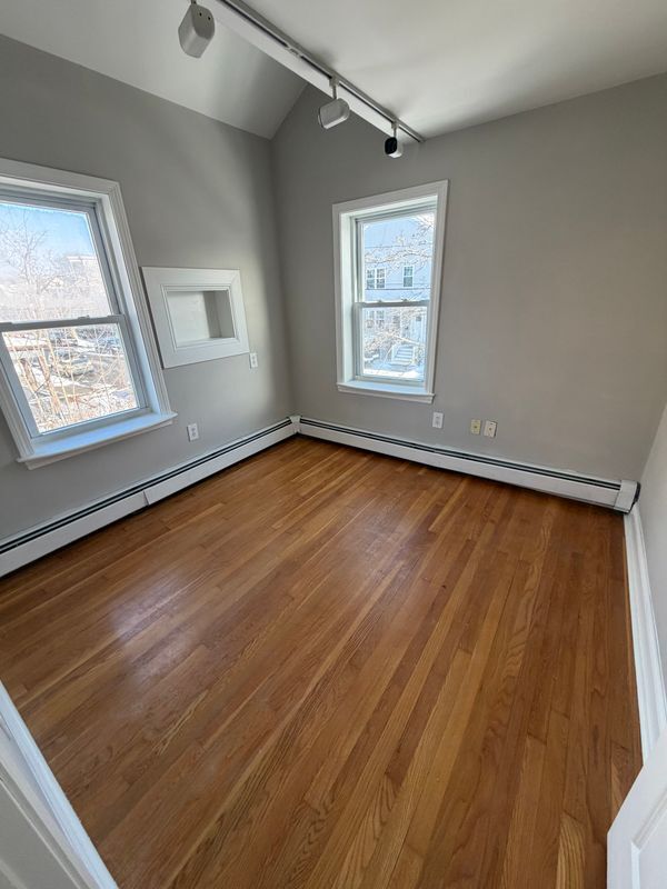 Building Photo - 18 Grove St