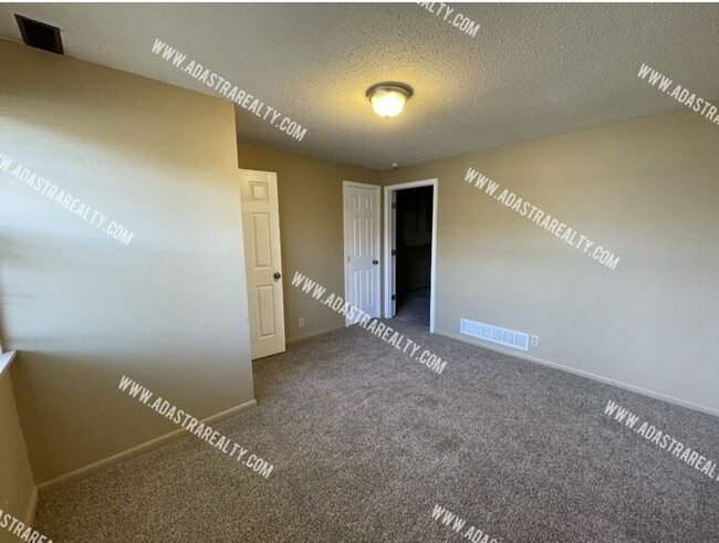 Building Photo - 1037 Jana Dr