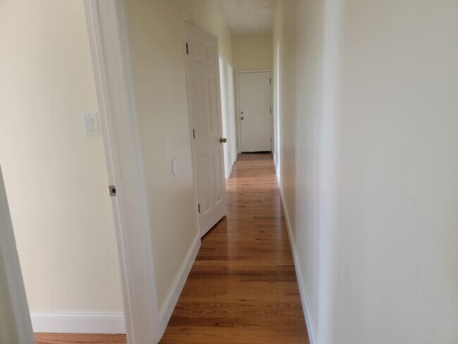 Building Photo - 100 LINDEN Ave