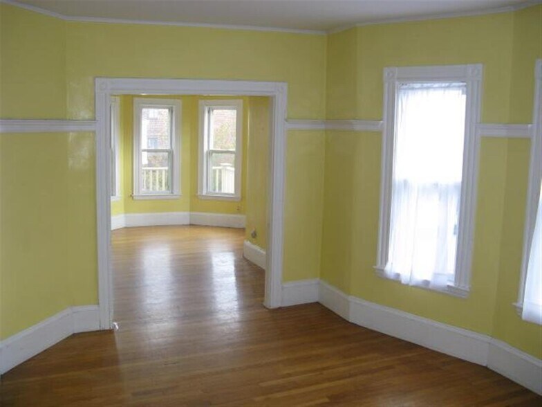 Building Photo - 30 Elm St