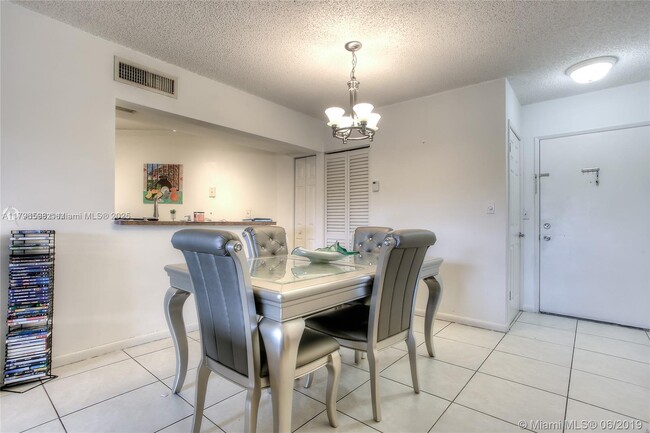 Building Photo - 9711 Fontainebleau Blvd