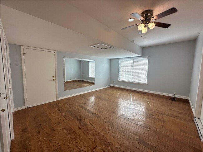 Building Photo - 5300 Suburban Dr