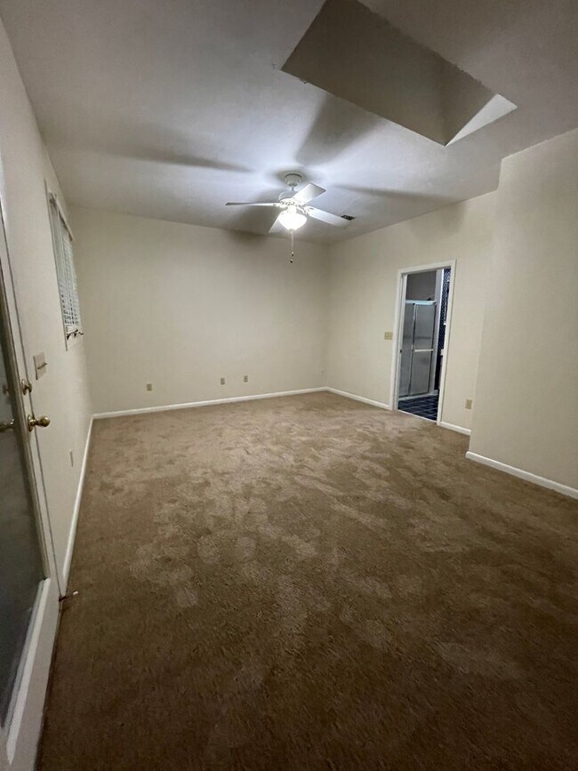 Building Photo - FALL 2026!!! Walk to the Gator Games from ...