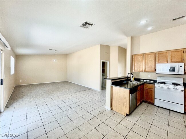 Building Photo - 2024 Fountain Valley Way