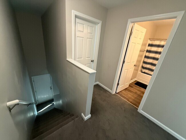 Building Photo - 406 E Waddell St