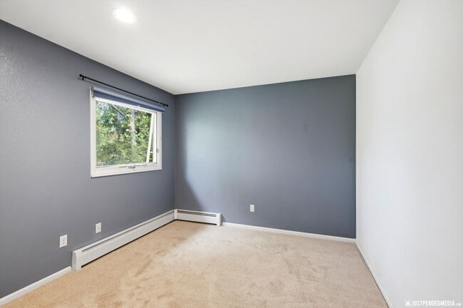 Building Photo - 18625 S Lowrie Loop