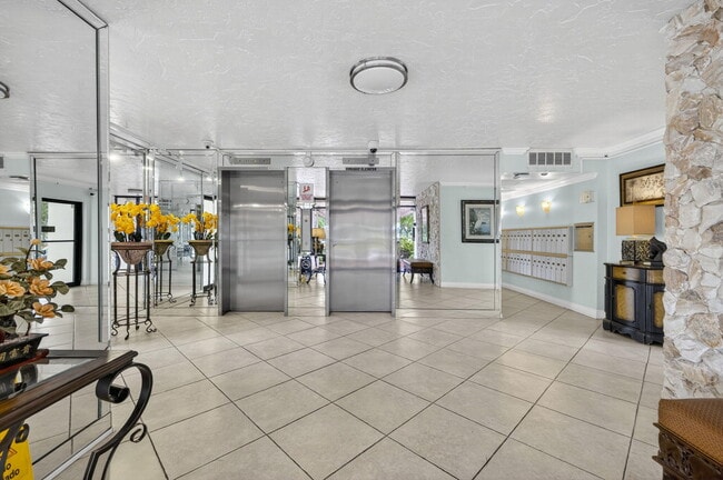 Building Photo - 3091 N Course Dr