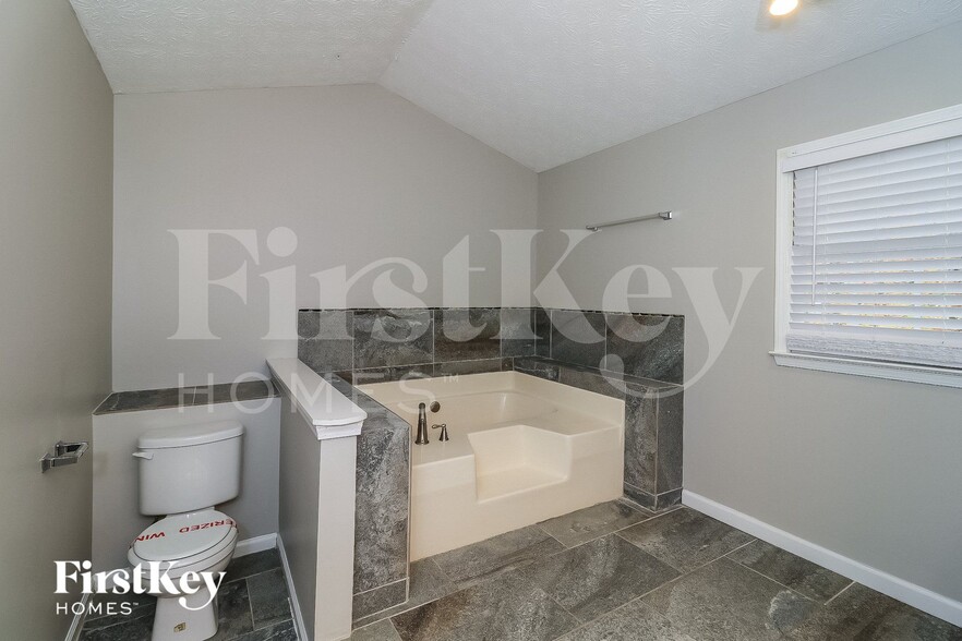 Building Photo - 722 Altman Ct