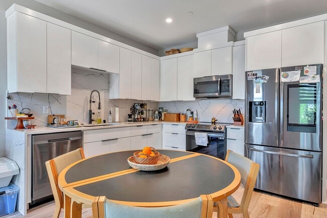 Building Photo - Fresh and Modern 1BD/1BA Upstairs ADU Near Downtown Livermore!