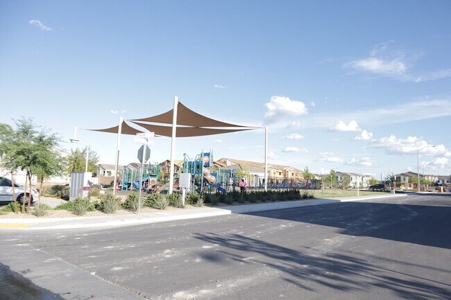 Building Photo - 3 BED 3 BATH 2 CAR GARAGE TOWNHOUSE W/ PRIVATE YARD, LOFT & BEDROOM DOWNSTAIRS IN GATED COMMUNITY...