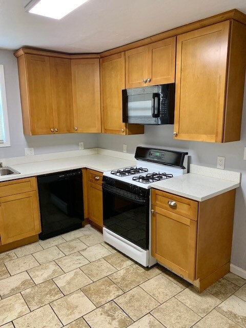 Building Photo - 1 bed 1 bath Duplex unit in Richmond -- AVAILABLE NOW !!