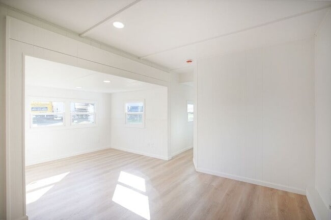 Building Photo - 2401 Westfield St