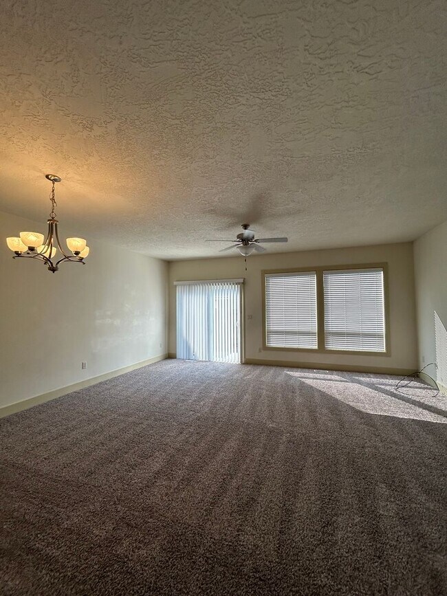 Building Photo - Boise Townhome Near BSU| EARLIER MOVE IN DATE UPON REQUEST
