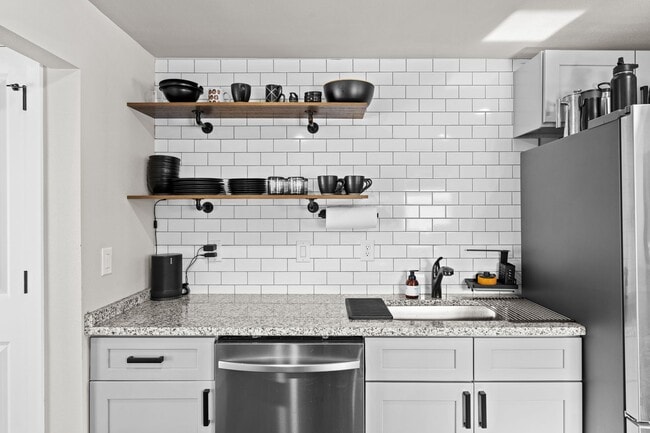 Building Photo - Gorgeous furnished 3 Bed bungalow in Berkeley!