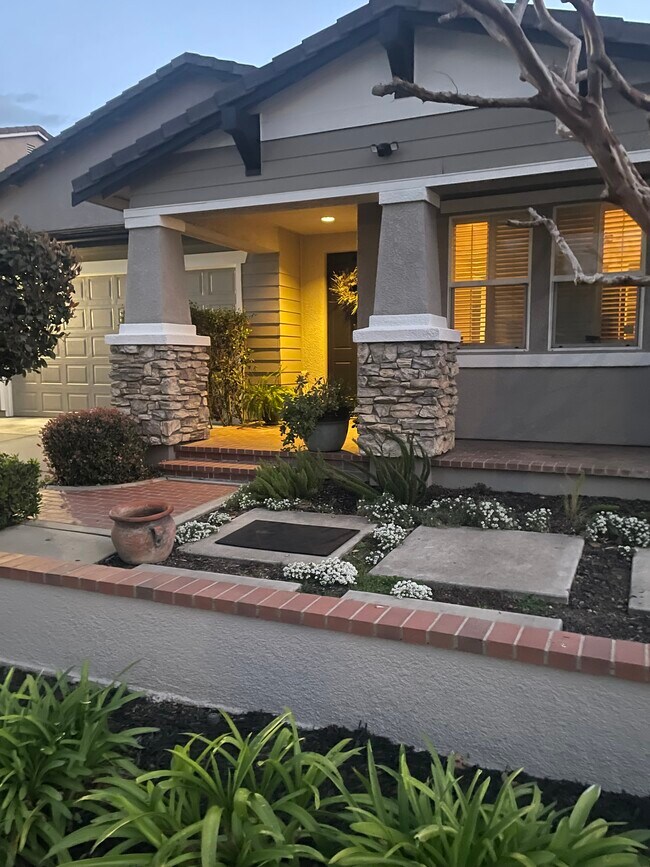 Building Photo - 2400 Ventana View Way