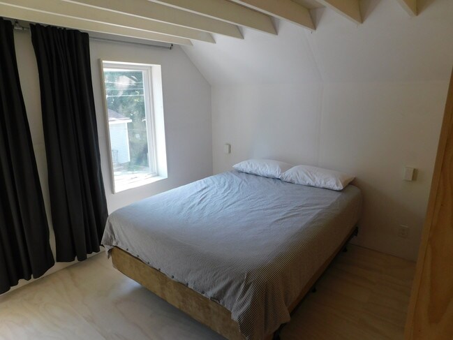 Building Photo - 42 Evergreen Ave