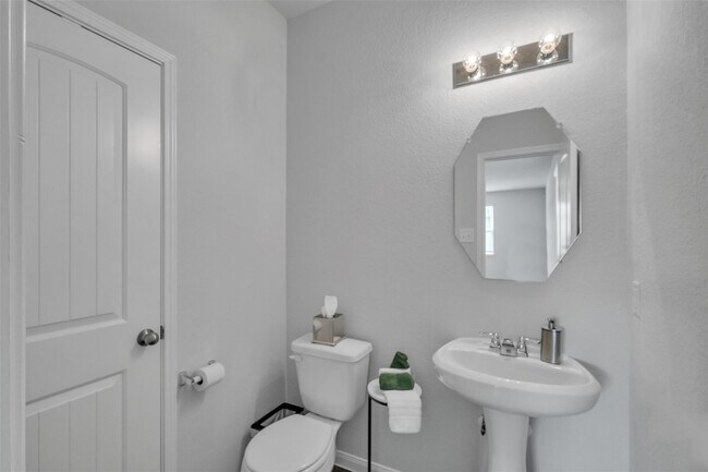 Building Photo - 24902 Landolfi Dr