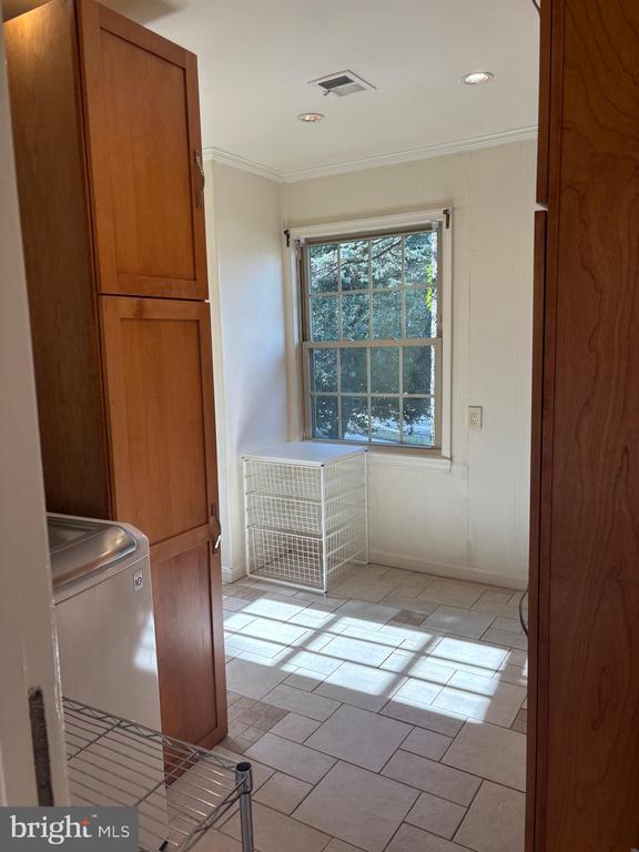 Building Photo - 1249 Derbyshire Rd