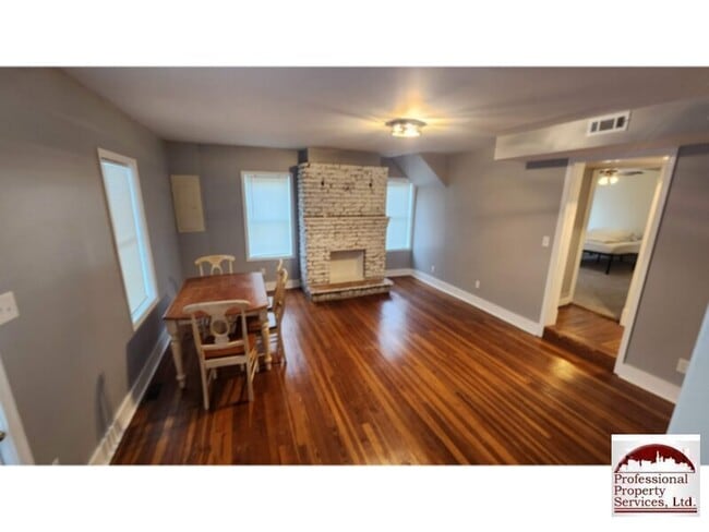 Building Photo - Walk to shops, dining and recreation areas!