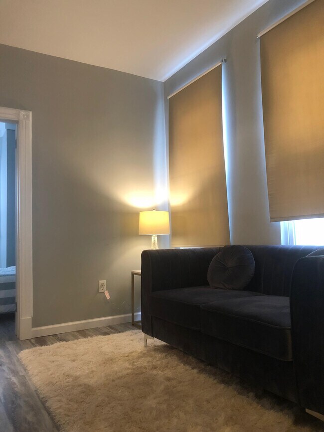 Building Photo - 913 N 15th St