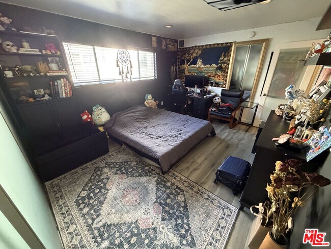 Building Photo - 843 4th St