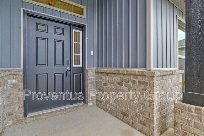 Building Photo - 2419 Privet Berry Dr