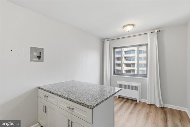 Building Photo - 1200 S Arlington Ridge Rd