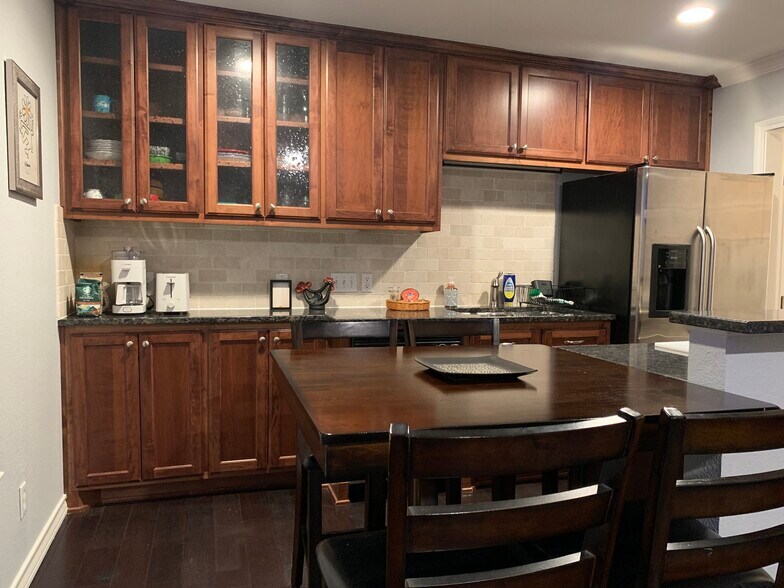 Building Photo - 407 E 45th St #116