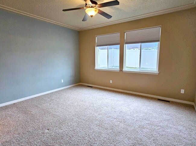 Building Photo - 1447 Azalea Ave