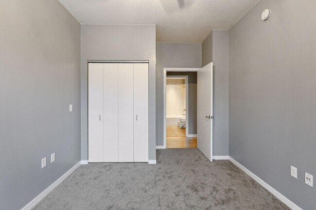 Building Photo - 929 Portland Ave S