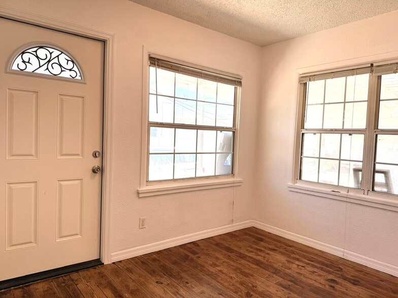 Building Photo - 7220 1st Ave N