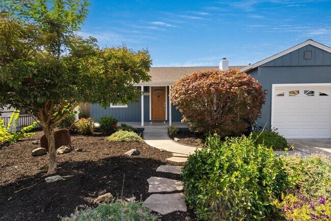 Building Photo - Light-Filled San Leandro Gem w/ Dual Garages & Expansive Yard